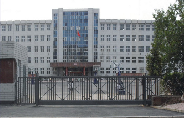 長(zhǎng)春市第一五三中學(xué)選用南北德信懸浮折疊門是明智之舉