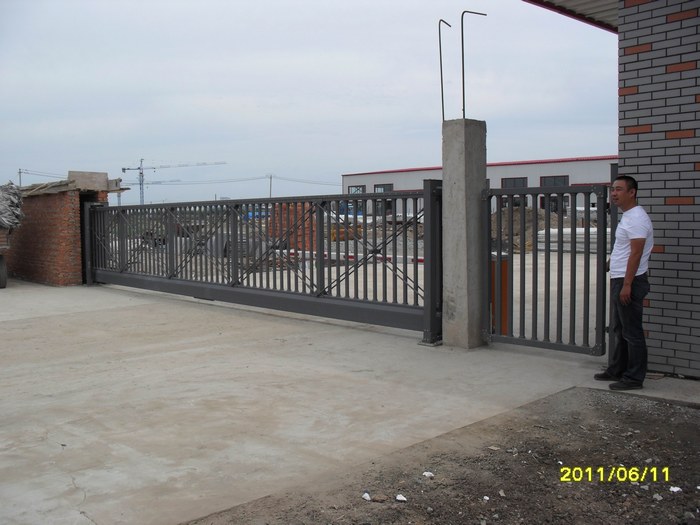 南北德信懸浮折疊門順利進駐長春市金星裝飾材料有限公司