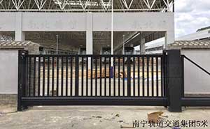 南寧軌道交通集團5米智能無軌懸浮門案例 - 中出網(wǎng)-智能出入口與停車充電門戶