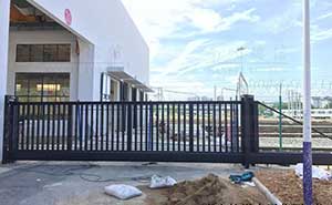 南寧軌道交通集團7米無軌懸浮門案例 - 中出網(wǎng)-智能出入口與停車充電門戶