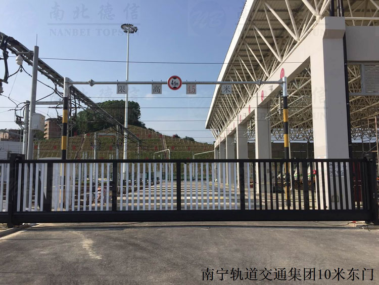 南寧軌道交通集團(tuán)10米東門（1）無(wú)軌懸浮門案例 - 中出網(wǎng)-智能出入口與停車充電門戶