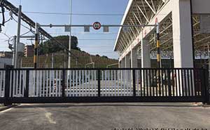 南寧軌道交通集團10米東門（1）無軌懸浮門案例 - 中出網(wǎng)-智能出入口與停車充電門戶