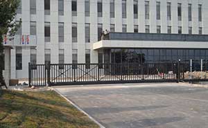 諾威爾（天津）能源裝備股份有限公司無軌懸浮門案例 - 中出網(wǎng)-智能出入口與停車充電門戶