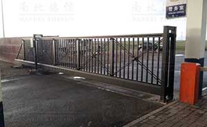 集安市合泰機(jī)電貿(mào)易有限公司818L對(duì)開懸浮平移門 - 中出網(wǎng)-智能出入口與停車充電門戶