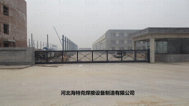河北海特克焊接設(shè)備制造有限公司--818TJC-15米智能無(wú)軌懸浮門(mén)案例 - 中出網(wǎng)-智能出入口與停車(chē)充電門(mén)戶(hù)