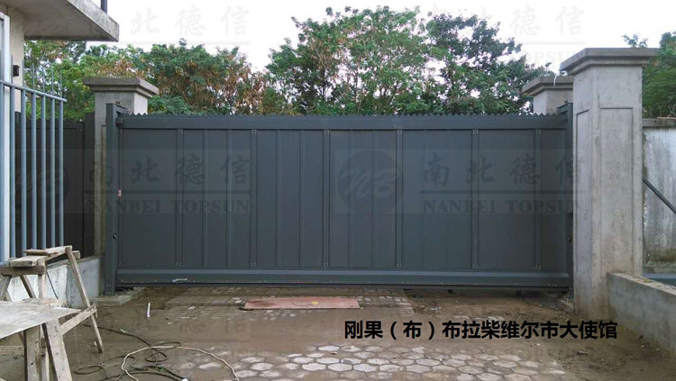 剛果大使館歐寶818LP1智能無(wú)軌懸浮門案例 - 中出網(wǎng)-智能出入口與停車充電門戶