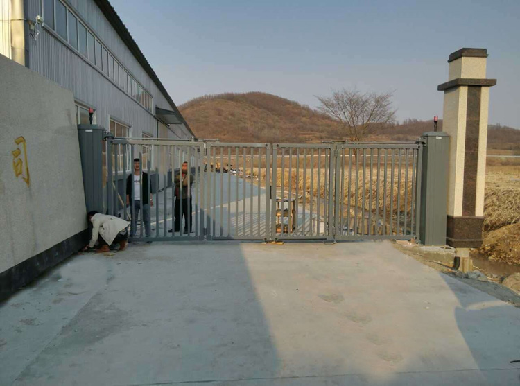 黑龍江省牡丹江綏芬河市無(wú)軌懸浮門(mén)案例 - 中出網(wǎng)-智能出入口與停車(chē)充電門(mén)戶