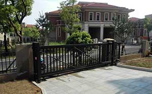 馬鞍山私人別墅無軌懸浮門工程案例 - 中出網(wǎng)-智能出入口與停車充電門戶