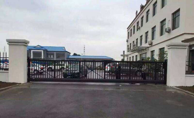 遼寧宏達駕校無軌懸浮門工程案例 - 中出網(wǎng)-智能出入口與停車充電門戶