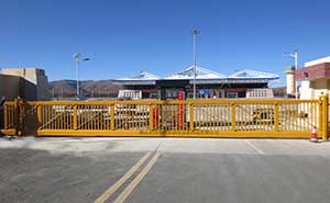 四川阿壩州紅原機場智能無軌懸浮門工程案例 - 中出網(wǎng)-智能出入口與停車充電門戶