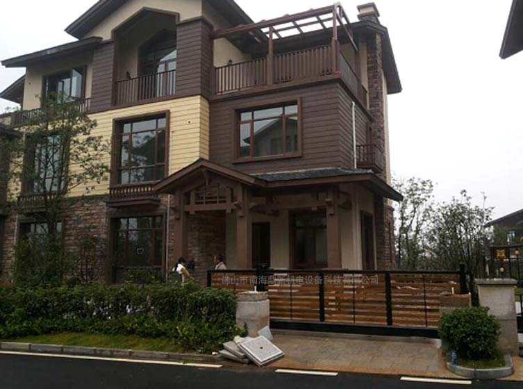 咸寧碧桂園溫泉?jiǎng)e墅智能無軌懸浮門工程案例 - 中出網(wǎng)-智能出入口與停車充電門戶