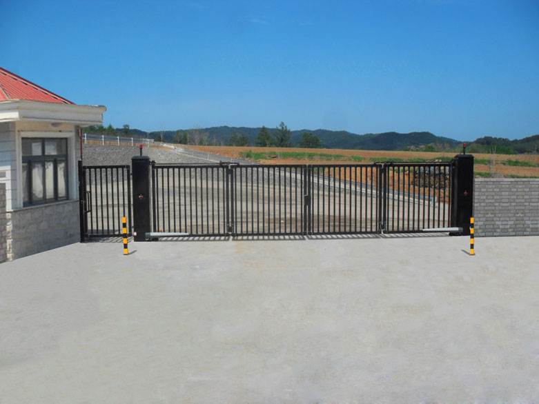 遼寧撫順某公司無軌懸浮門工程案例 - 中出網(wǎng)-智能出入口與停車充電門戶