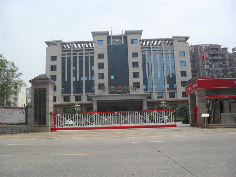 新余消防13.5米無軌懸浮門工程案例 - 中出網(wǎng)-智能出入口與停車充電門戶