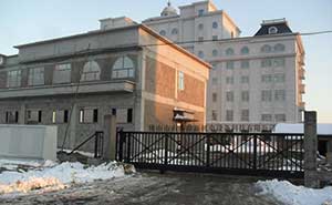 吉林省琿春市法院智能無(wú)軌懸浮門工程案例 - 中出網(wǎng)-智能出入口與停車充電門戶