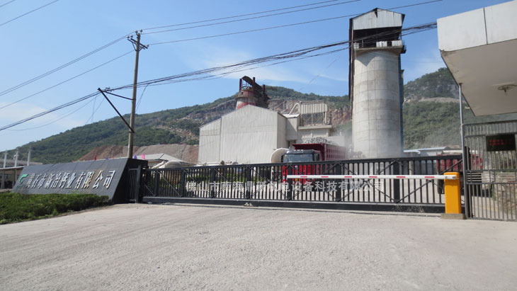 黃石市新冶鈣業(yè)有限公司智能無(wú)軌懸浮門(mén)工程案例 - 中出網(wǎng)-智能出入口與停車充電門(mén)戶