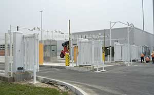 華晨寶馬新工廠智能無軌懸浮門工程案例 - 中出網(wǎng)-智能出入口與停車充電門戶