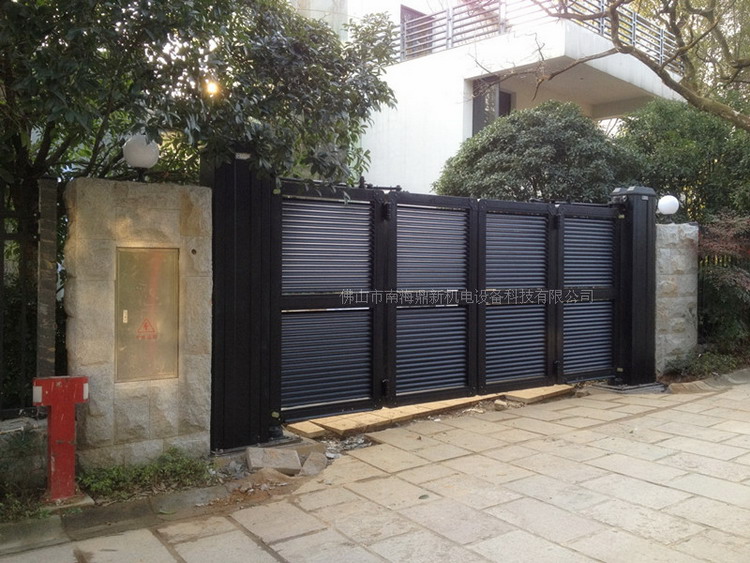 桂林5號(hào)公館智能無(wú)軌懸浮門工程案例 - 中出網(wǎng)-智能出入口與停車充電門戶