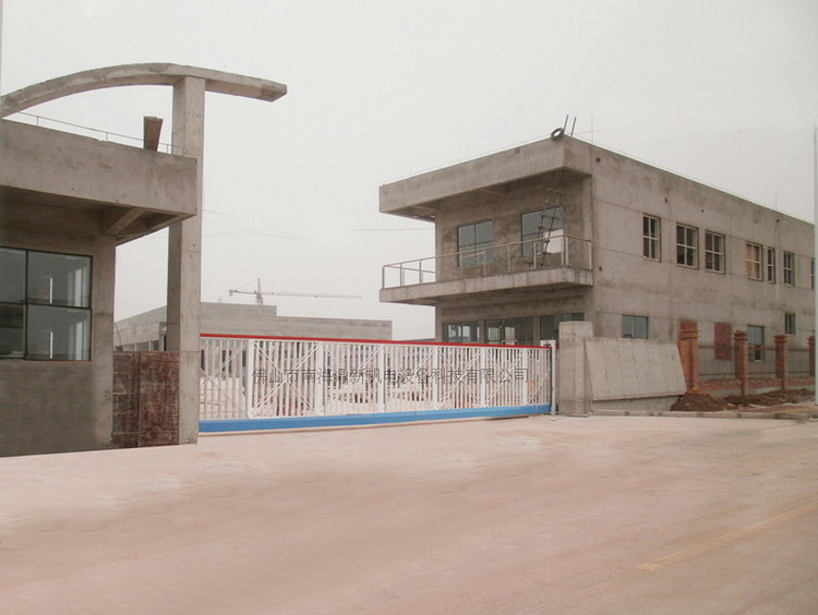 重慶中榮化工股份有限公司智能無(wú)軌懸浮門工程案例 - 中出網(wǎng)-智能出入口與停車充電門戶