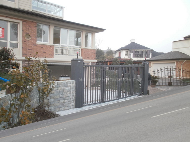 溧陽市天目國際村智能無軌懸浮門工程案例 - 中出網(wǎng)-智能出入口與停車充電門戶