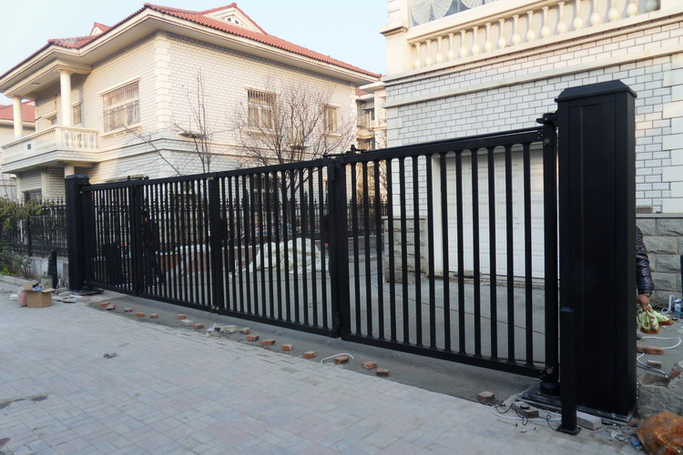 天津紅頂花園別墅智能無軌懸浮門工程案例 - 中出網(wǎng)-智能出入口與停車充電門戶