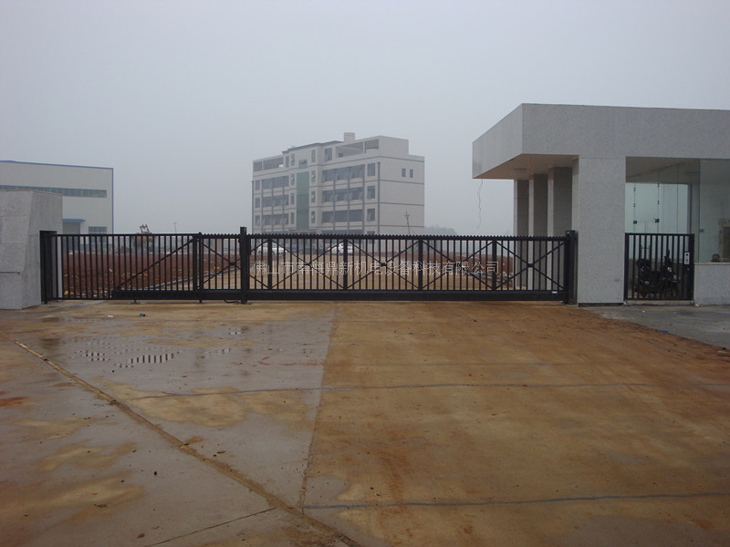 湖南省怡昌機電工貿有限公司智能無軌懸浮門工程案例 - 中出網-智能出入口與停車充電門戶