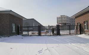 長(zhǎng)春新華通制藥設(shè)備有限公司智能無(wú)軌懸浮門工程案例 - 中出網(wǎng)-智能出入口與停車充電門戶