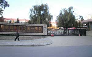 河北昌黎匯文第一中學(xué)智能無軌懸浮門工程案例 - 中出網(wǎng)-智能出入口與停車充電門戶