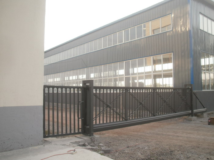 吉林市磚廠智能無(wú)軌懸浮門工程案例 - 中出網(wǎng)-智能出入口與停車充電門戶