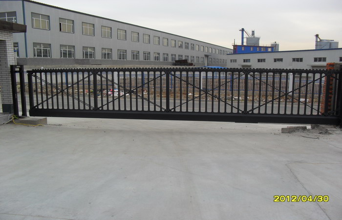 長(zhǎng)春市真子食品有限公司智能無(wú)軌懸浮門(mén)工程案例 - 中出網(wǎng)-智能出入口與停車(chē)充電門(mén)戶