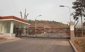 重慶氧氣智能無軌懸浮門工程案例 - 中出網-智能出入口與停車充電門戶