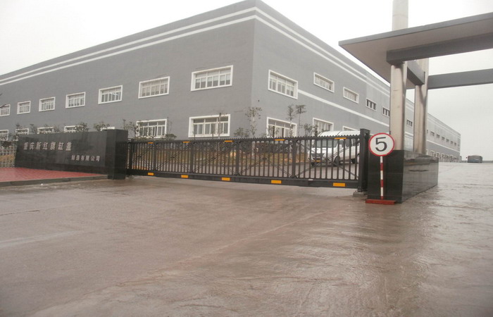 重慶新紅旗缸蓋制造有限公司智能無軌懸浮門工程案例 - 中出網(wǎng)-智能出入口與停車充電門戶