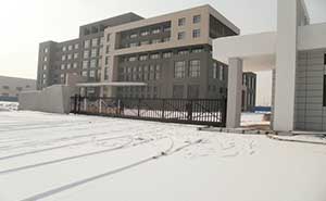 吉林省新譽(yù)投資有限公司智能無(wú)軌懸浮門工程案例 - 中出網(wǎng)-智能出入口與停車充電門戶