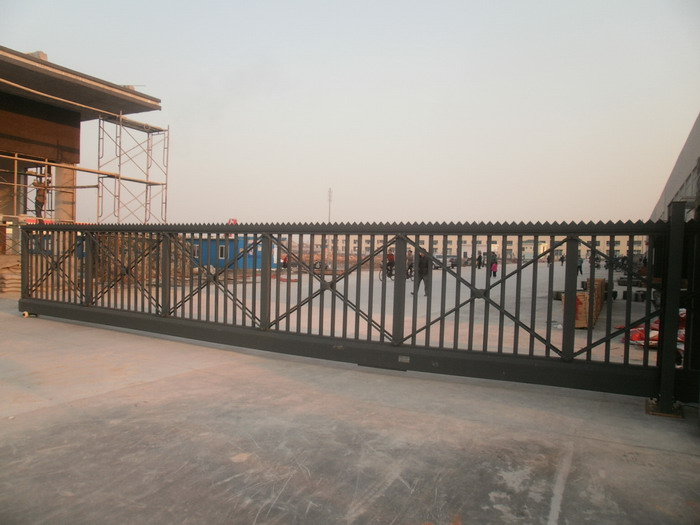 浙江金華市金佳木門業(yè)智能無軌懸浮門工程案例 - 中出網(wǎng)-智能出入口與停車充電門戶