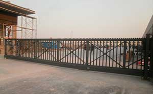 浙江金華市金佳木門(mén)業(yè)智能無(wú)軌懸浮門(mén)工程案例 - 中出網(wǎng)-智能出入口與停車(chē)充電門(mén)戶(hù)