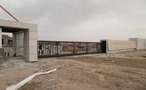 新疆圖木舒克市前海棉紡織有限責任公司智能無軌懸浮門工程案例 - 中出網(wǎng)-智能出入口與停車充電門戶