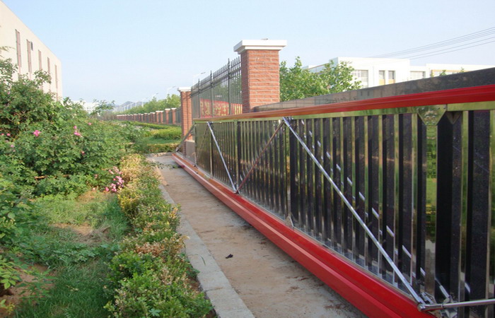 大連美羅藥業(yè)智能無軌懸浮門工程案例 - 中出網(wǎng)-智能出入口與停車充電門戶