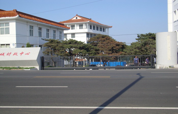 遼寧省興城財(cái)政中心智能無(wú)軌懸浮門工程案例 - 中出網(wǎng)-智能出入口與停車充電門戶