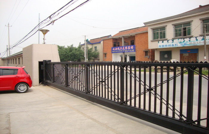 江蘇丹陽姚氏燈具有限公司智能無軌懸浮門工程案例 - 中出網(wǎng)-智能出入口與停車充電門戶