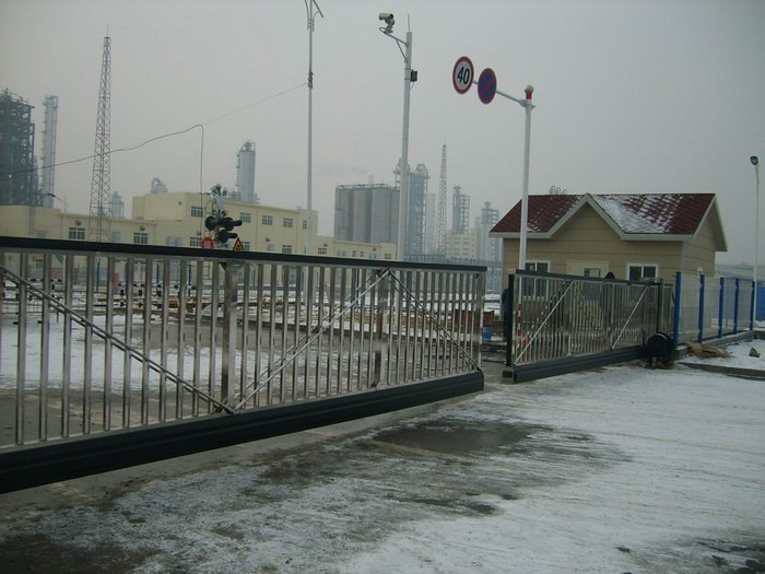 中國(guó)兵器工團(tuán)（遼寧華錦化工集團(tuán)）有限公司智能無軌懸浮門工程案例 - 中出網(wǎng)-智能出入口與停車充電門戶