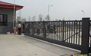 長(zhǎng)春市金星裝飾材料有限公司智能無軌懸浮門工程案例 - 中出網(wǎng)-智能出入口與停車充電門戶