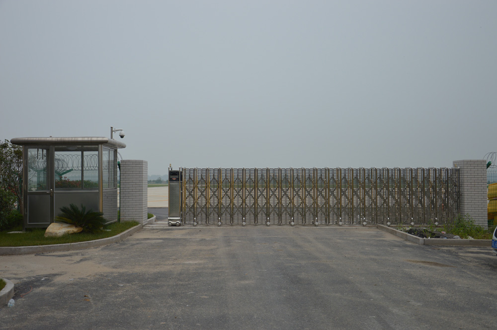 鎮(zhèn)江機場智能安全伸縮平移門工程案例 - 中出網(wǎng)-智能出入口與停車充電門戶