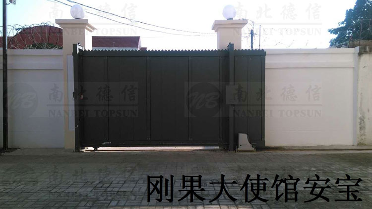 剛果大使館安寶LP高2.5米智能安全伸縮平移門工程案例 - 中出網(wǎng)-智能出入口與停車充電門戶