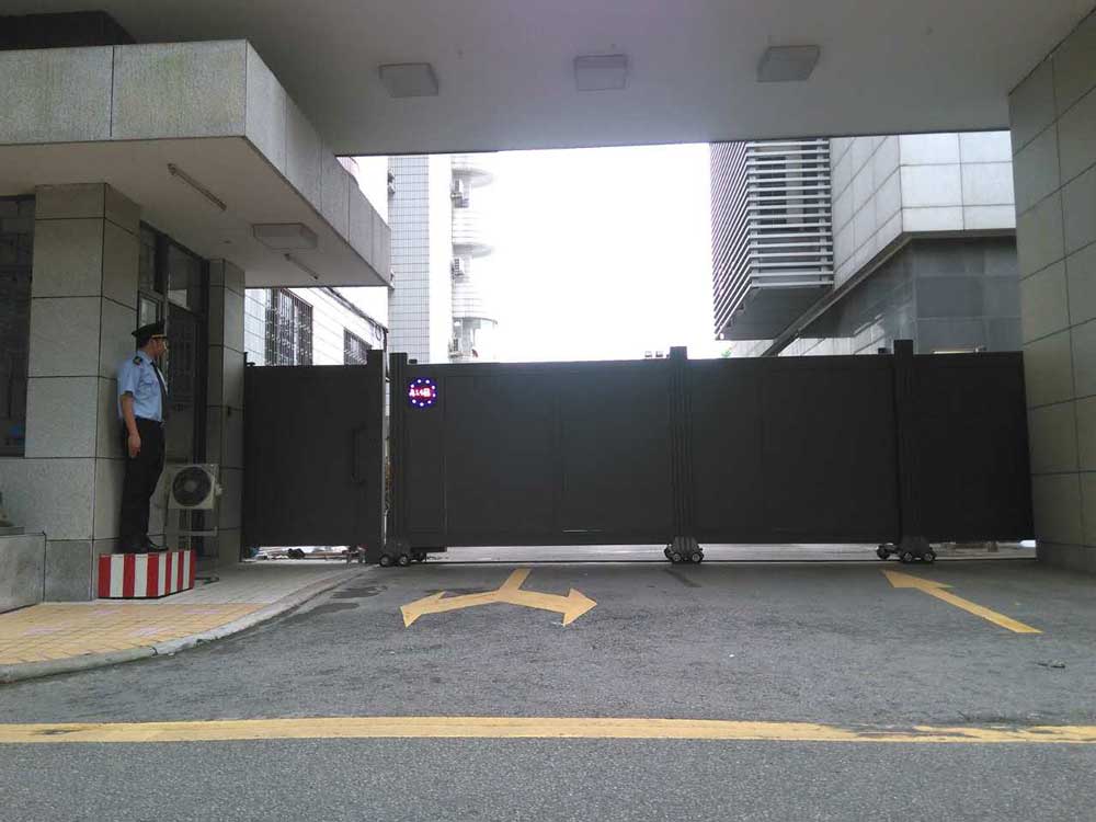 廣東建筑文化遺產(chǎn)保護園智能懸折門工程案例 - 中出網(wǎng)-智能出入口與停車充電門戶