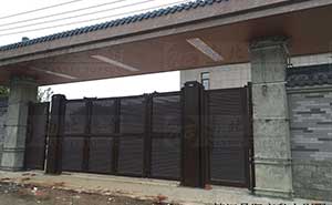 鎮(zhèn)江丹陽市私人別墅智能懸折門工程案例 - 中出網(wǎng)-智能出入口與停車充電門戶