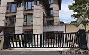 鎮(zhèn)江市萬科藍(lán)山別墅智能懸折門工程案例 - 中出網(wǎng)-智能出入口與停車充電門戶