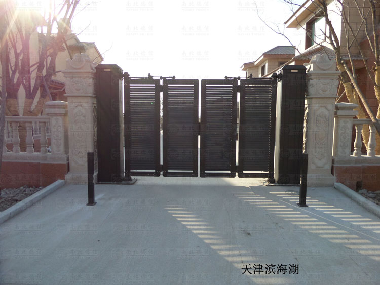 天津?yàn)I海湖智能懸折門(mén)案例 - 中出網(wǎng)-智能出入口與停車充電門(mén)戶