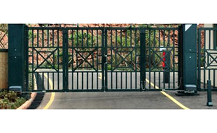 百勝大功率平開門機成功安裝在云南太陽山國際度假區(qū) - 中出網(wǎng)-智能出入口與停車充電門戶