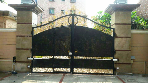 百勝平開門機成功安裝于某高檔花園別墅 - 中出網(wǎng)-智能出入口與停車充電門戶