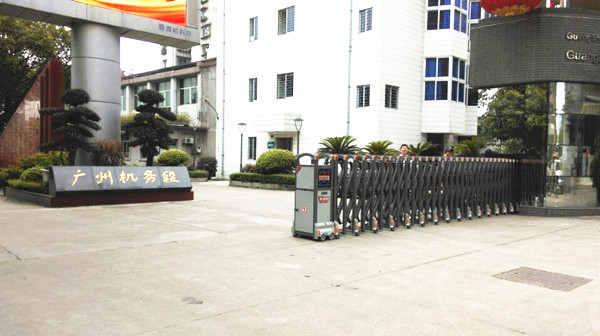 百勝伸縮門(mén)開(kāi)門(mén)機(jī)成功安裝在廣州機(jī)務(wù)段 - 中出網(wǎng)-智能出入口與停車(chē)充電門(mén)戶(hù)
