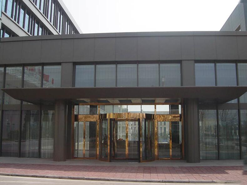 山西金海洋能源公司旋轉(zhuǎn)門案例 - 中出網(wǎng)-智能出入口與停車充電門戶